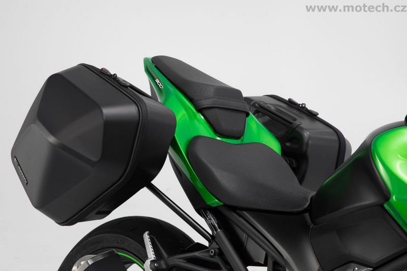 sada bočních kufrů URBAN s nosiči 2x 16 l Kawasaki Z900 (16-) - Kliknutím na obrázek zavřete