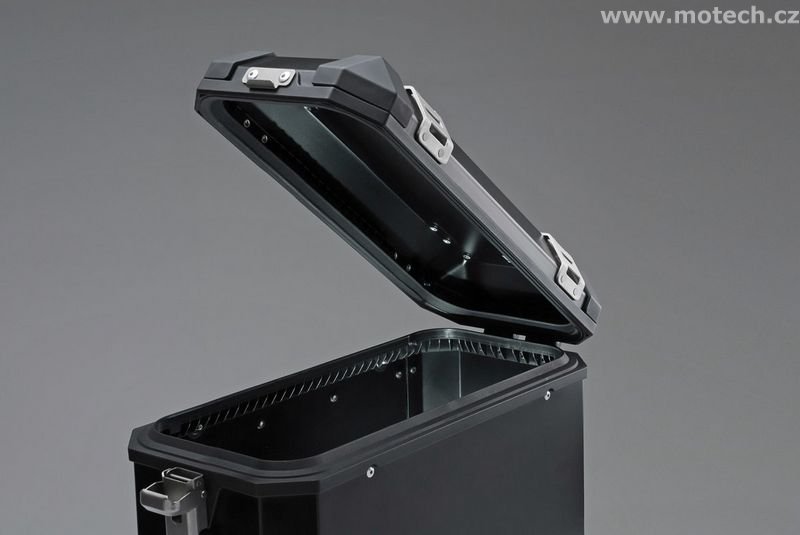 hliníkový kufr TRAX ION 45 l černý, levý - Kliknutím na obrázek zavřete