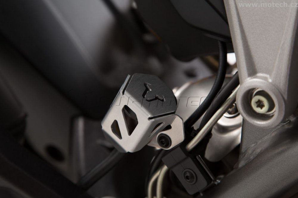 kryt brzdové nádobky Ducati Hypermotard/Hyperstrada 821/939 - Kliknutím na obrázek zavřete