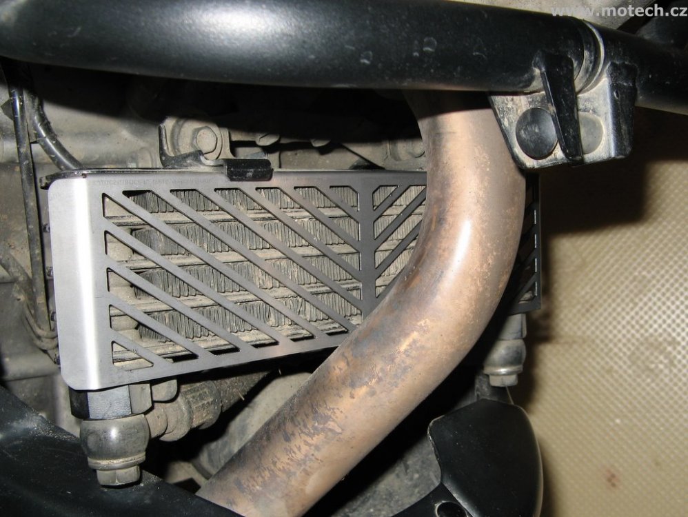 Kryt olejového chladiče na Suzuki DL-650 V-Strom - Kliknutím na obrázek zavřete
