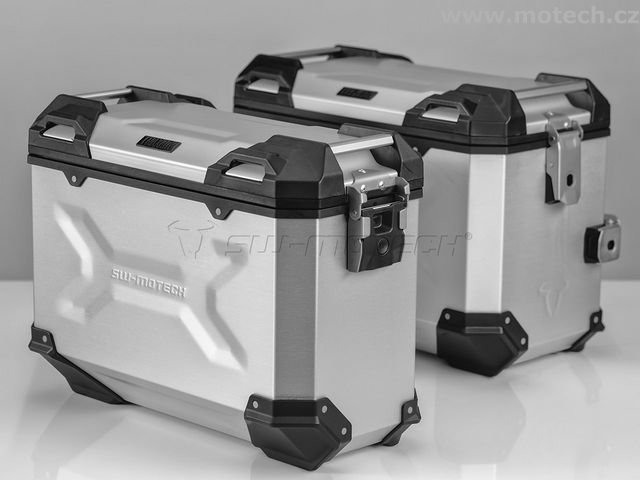 kompletní sada bočních kufrů TRAX Adventure 45/37 l stříbrné Honda XRV750 Africa Twin (93-03) - Kliknutím na obrázek zavřete